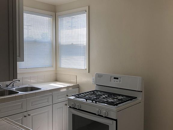 4th image of 1729 N Glenoaks Blvd