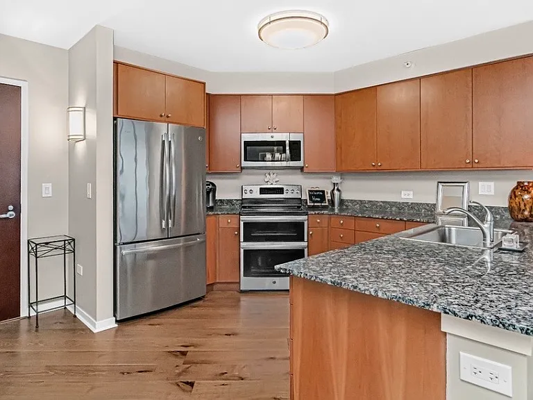 807 Davis St #1508 — Photo 3