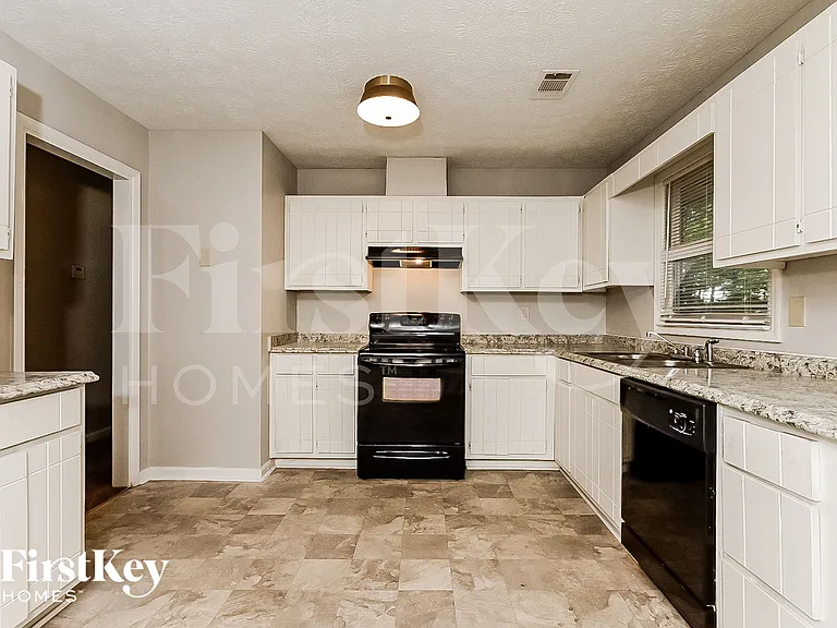 149 Old Mill Trl SW — Photo 7