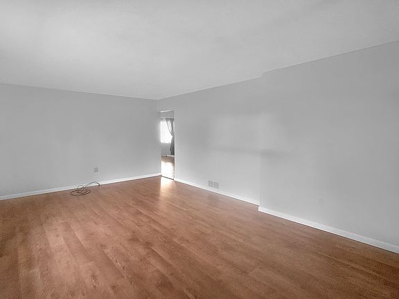 5th image of 445 Main St