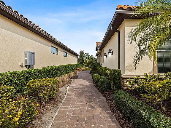 3rd image of 8424 ALBERATA VISTA DRIVE