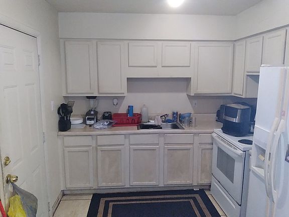 5th image of 1560 Elizabeth Ave