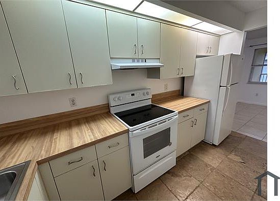 2nd image of 2506 SE 19th Pl #2506