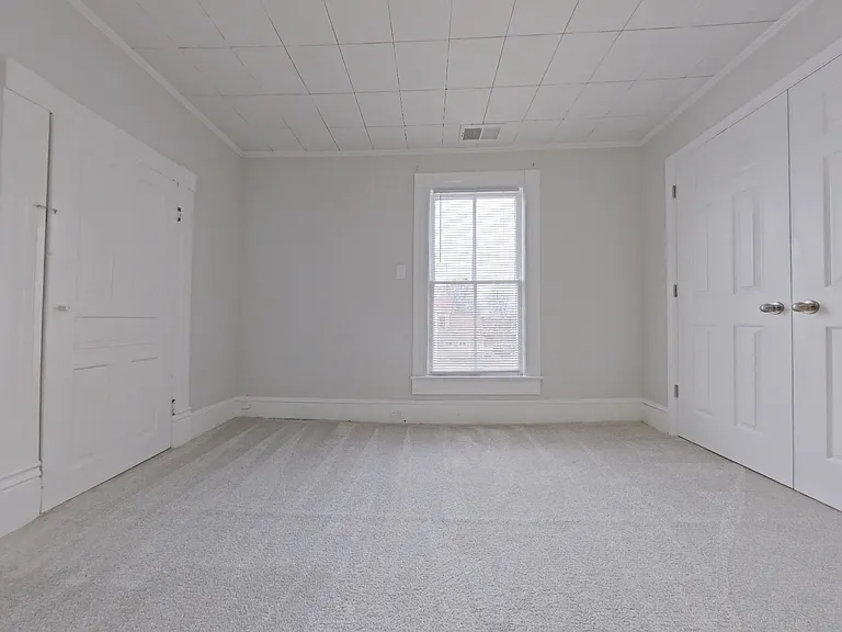 304 Oakwood St — Photo 18