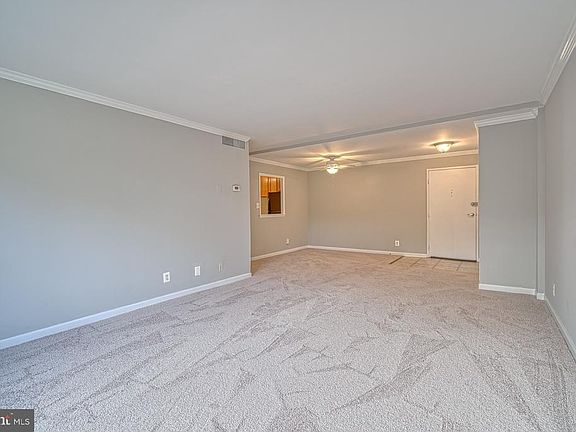 Spacious 2 bedroom 1 bath apartment