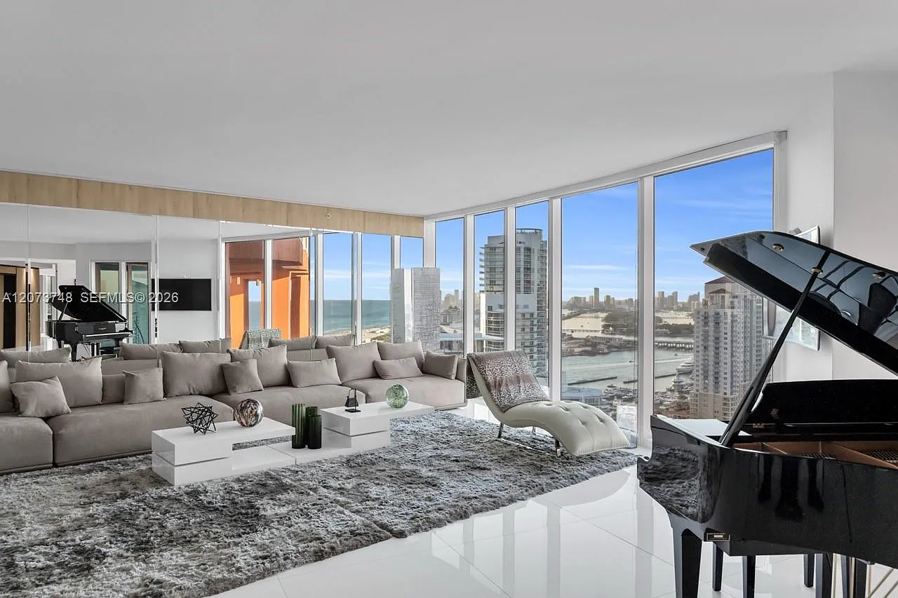 Portofino Tower Condo — Photo 2