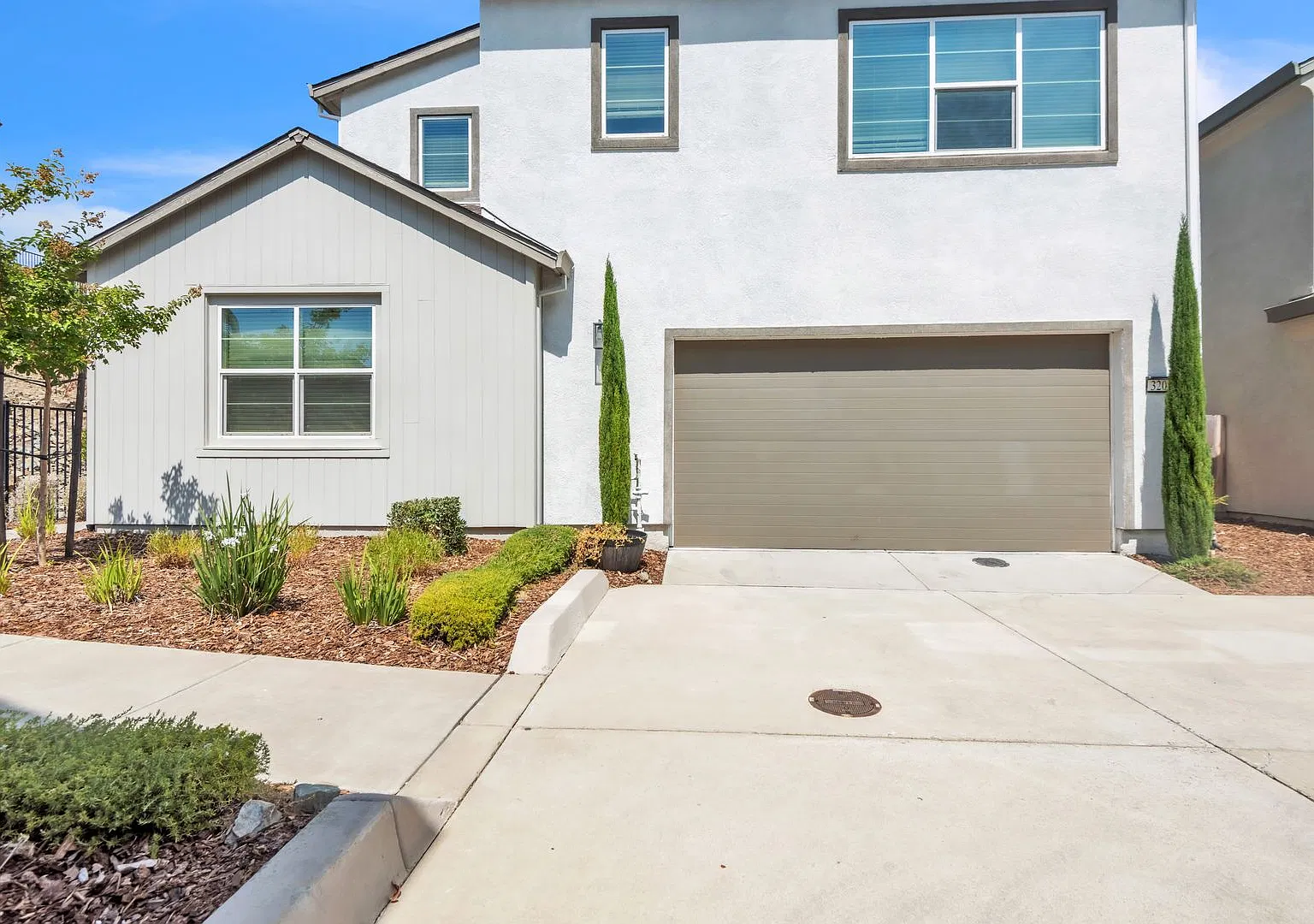 Beautifully maintained 4-bedroom, 3-bath, 2,145 sq ft in Folsom — Photo 1