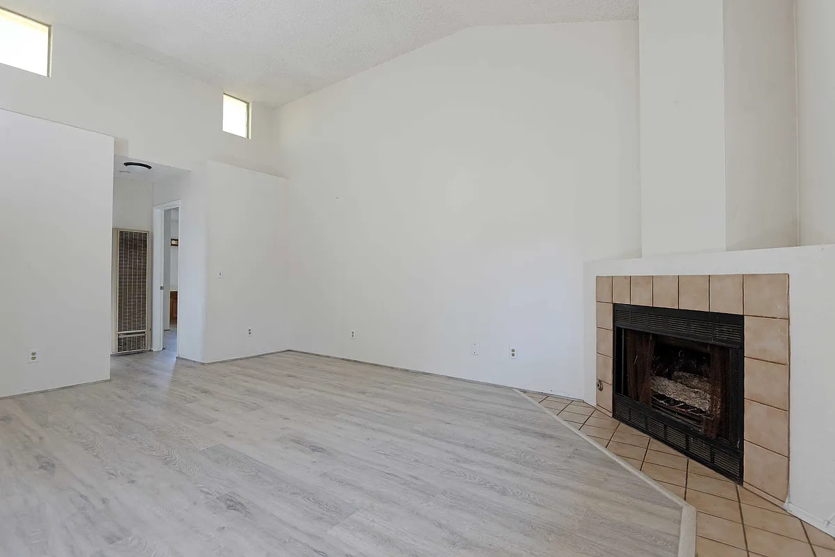 Building Photo - 4375 1/2 Illinois St #B