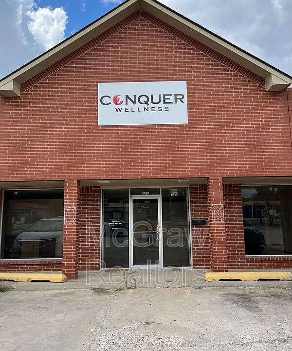 1st image of 621 N Mississippi Ave
