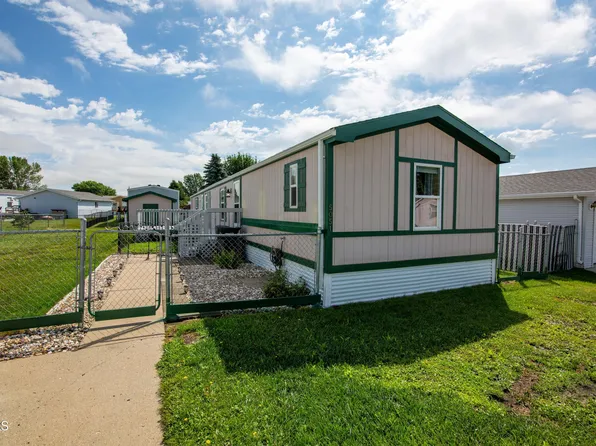 5051 Redcoat Dr, Bismarck, ND 58503