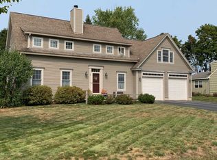 5 Willow Ln, Cumberland, ME 04021