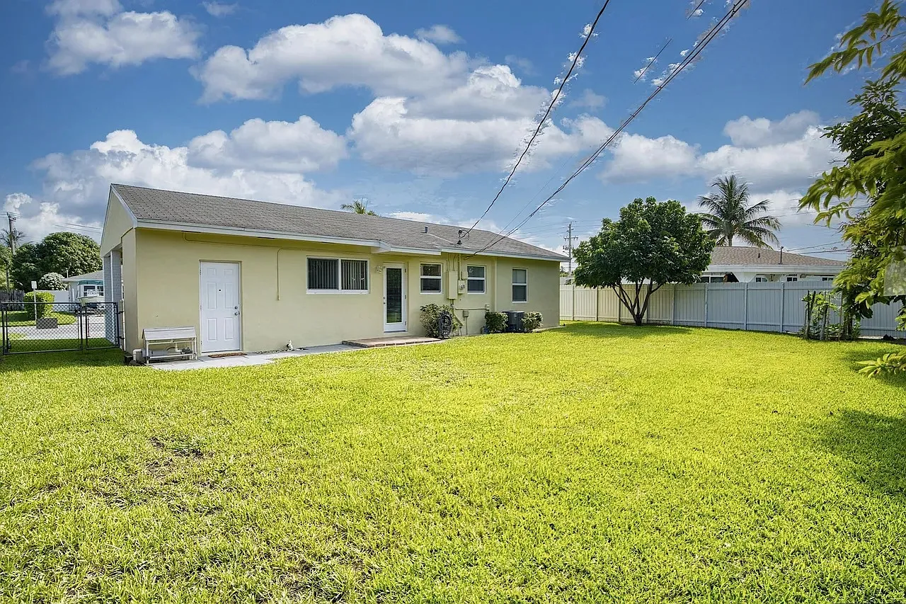 3 bed, 988 sqft, $2,750 — Photo 2