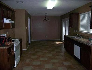 3rd image of 152 Jefferson Dr
