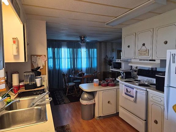 3rd image of 9040 Shawn Ave #87