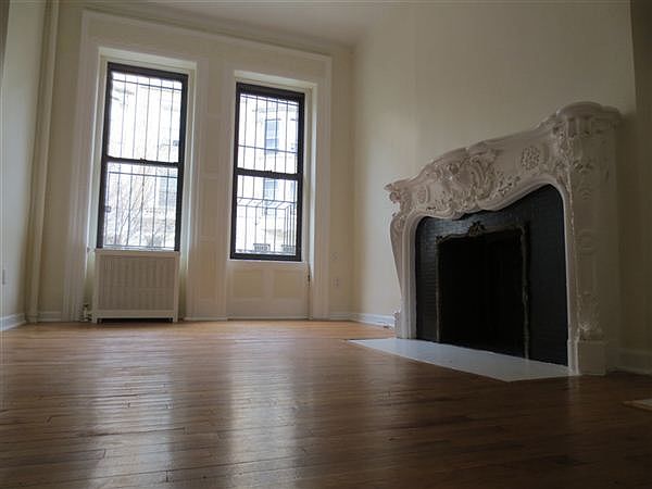 1st image of 326 W 88th St