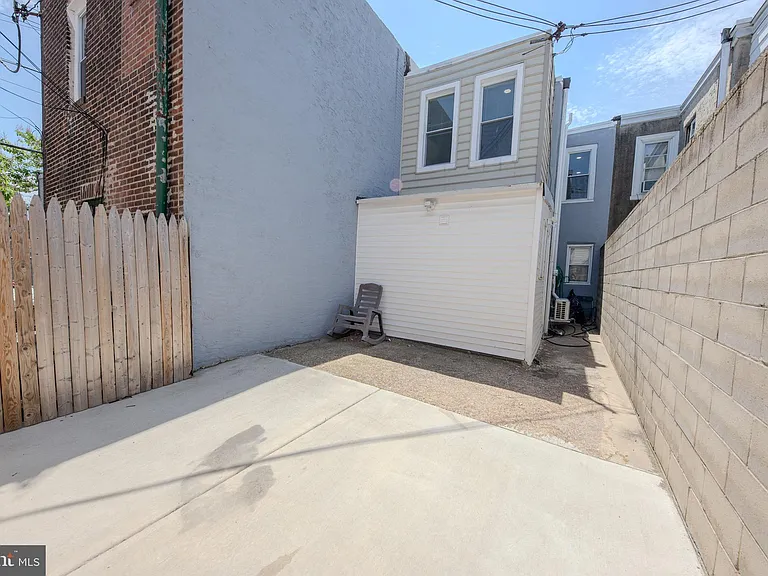 2059 E Ontario St — Photo 14