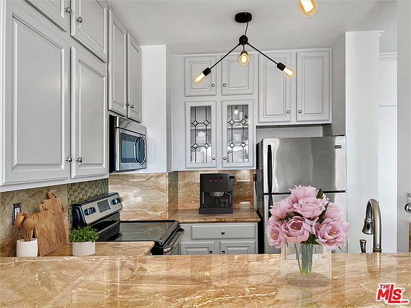 5th image of 999 N Doheny Dr APT 809