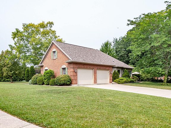 3rd image of 18 Canterbury Dr