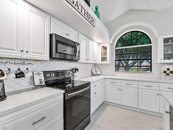 4th image of 8057 Aberdeen Dr APT 201