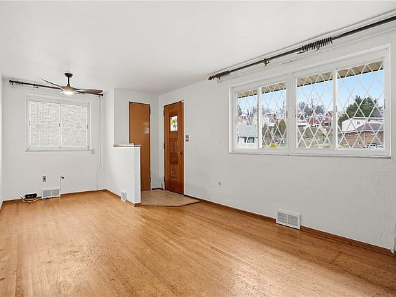 4th image of 4782 Barone Dr