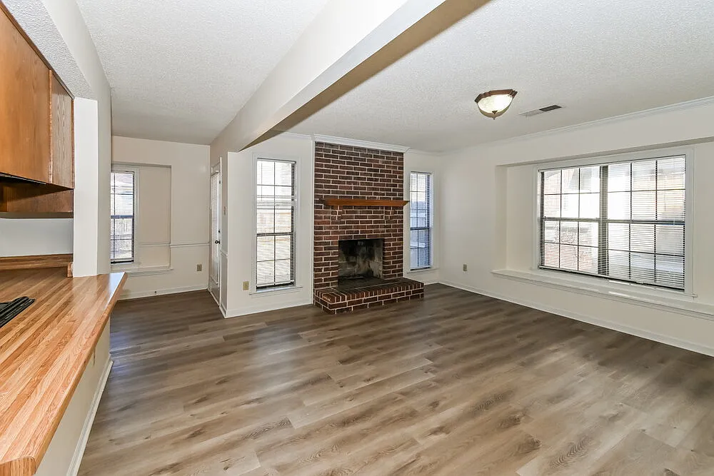 3 bed, 2.0 bath, 1429 sqft, $2,250 — Photo 4