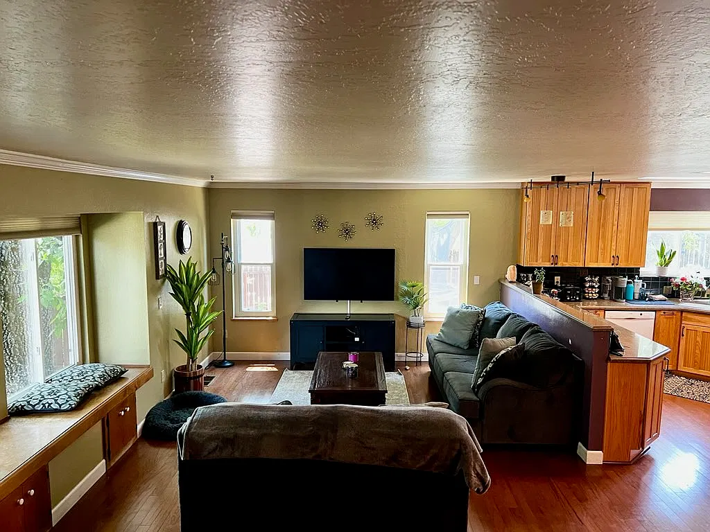 3 bed, 2.5 bath, 1771 sqft, $2,500 — Photo 3