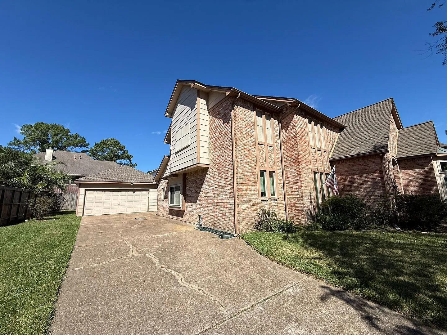 Spacious 4-Bedroom Home in Established Olde Oaks Neighborhood! — Photo 2