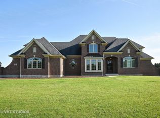 6N925 Gilmore Dr, St Charles, IL 60175