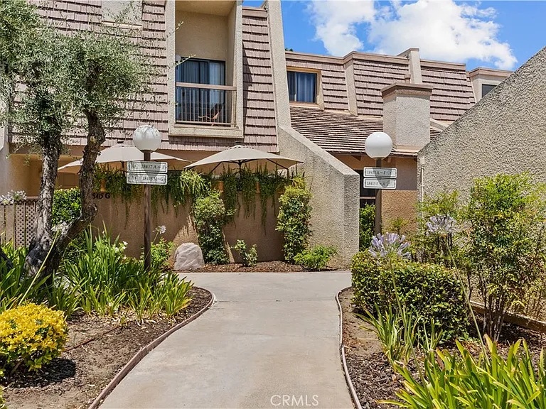 18417 Collins St #D — Photo 4