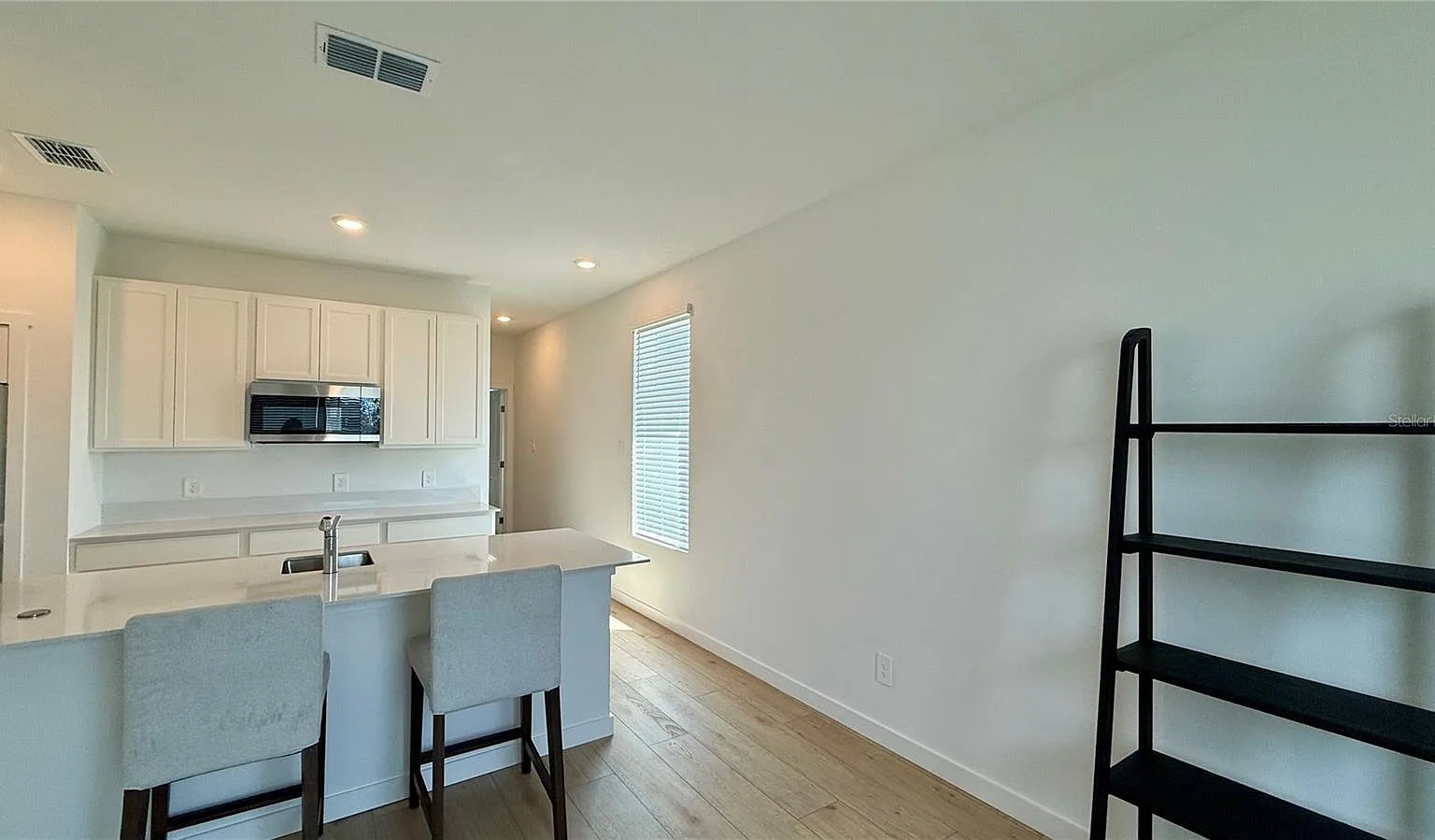 1 bed, 1.0 bath, 568 sqft, $1,200 — Photo 1