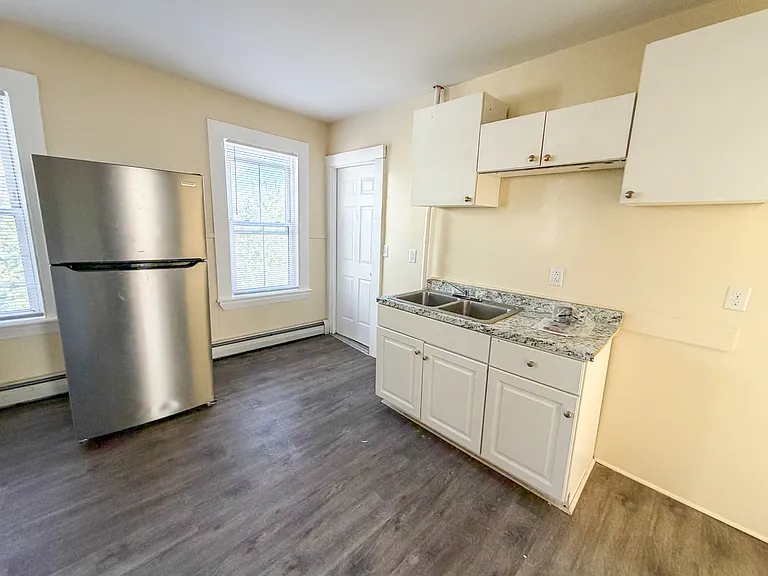 160 Brackett St — Photo 1