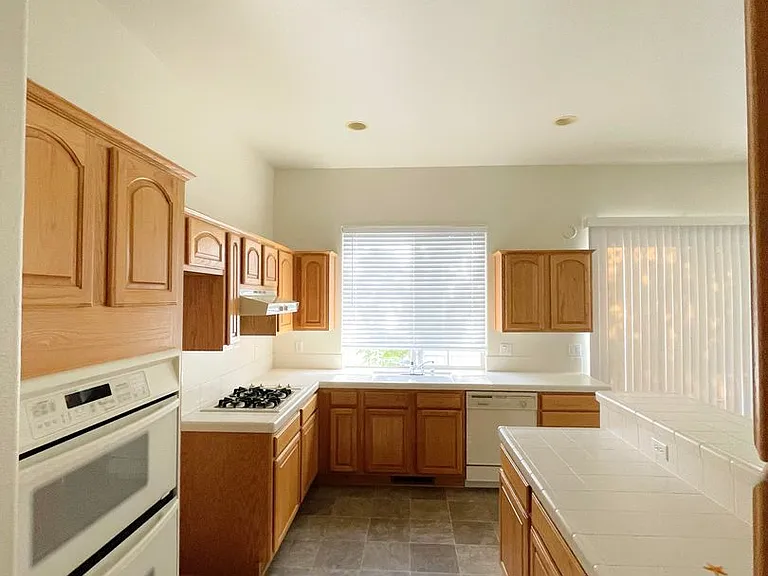1115 Waverly Dr — Photo 17