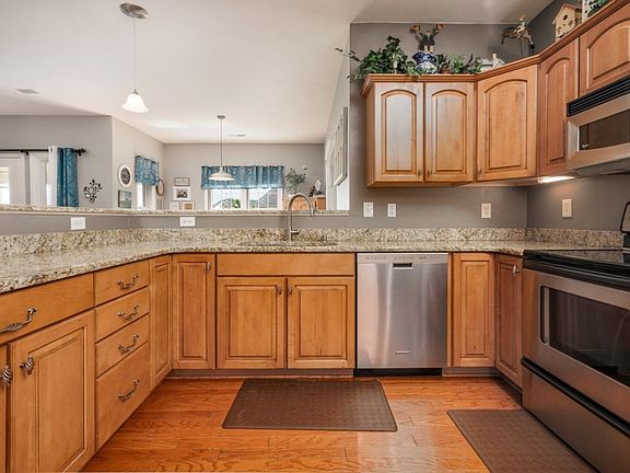 3rd image of 2170 River Oaks Dr