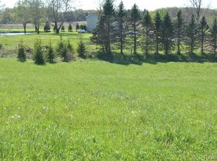 6 Shamrock Dr, Lapeer, MI 48446