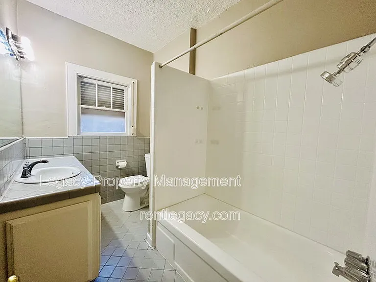 2300 E St — Photo 14