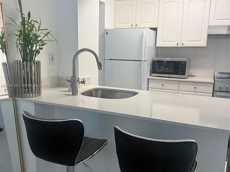 1390 Ocean Dr #302 — Photo 26