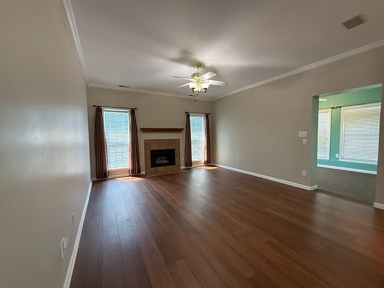 134 Canterbury Dr — Photo 6