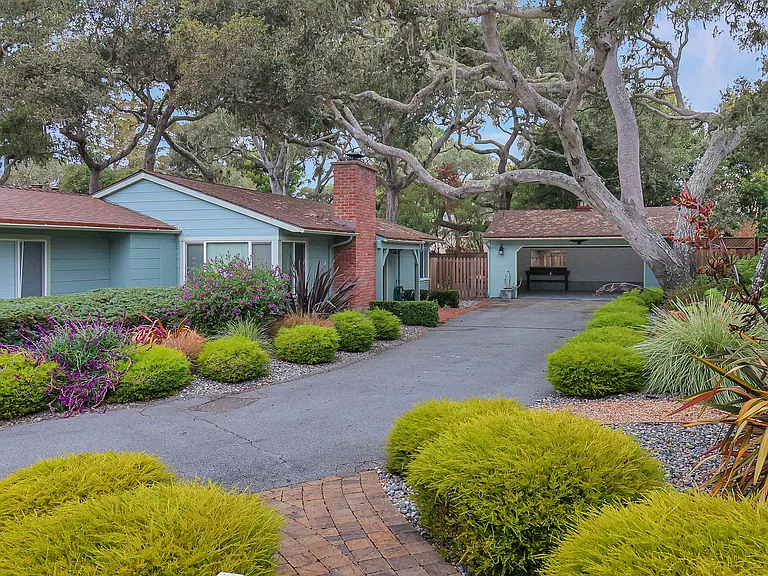 1087 Lariat Ln — Photo 1