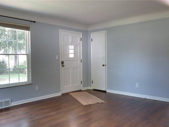 5th image of 24360 Hedgewood Ave
