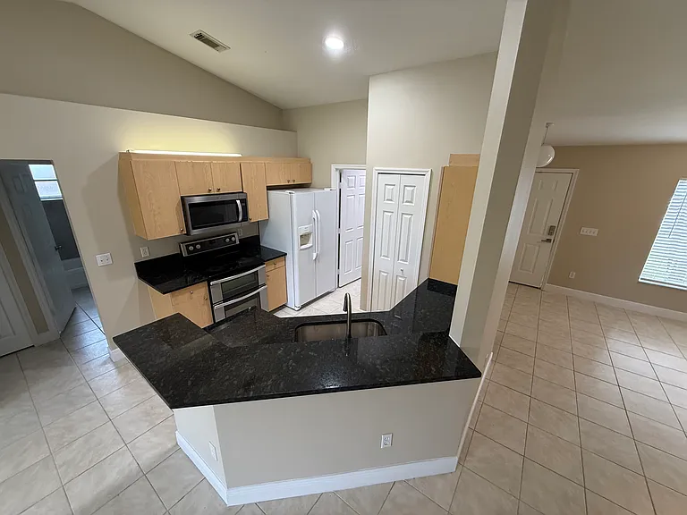 3561 SW San Benito St — Photo 14