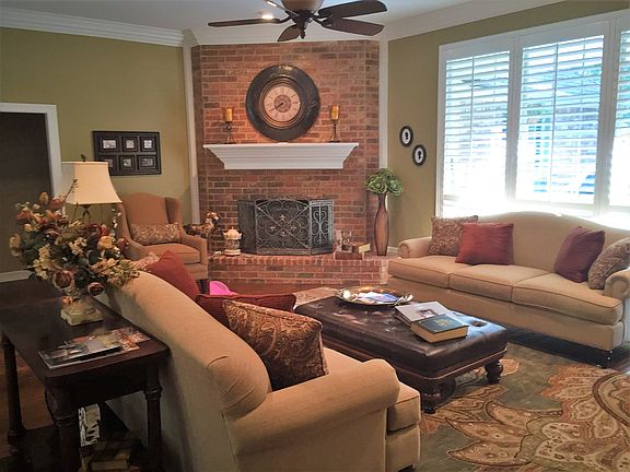 4th image of 18124 Forest Glen Cir