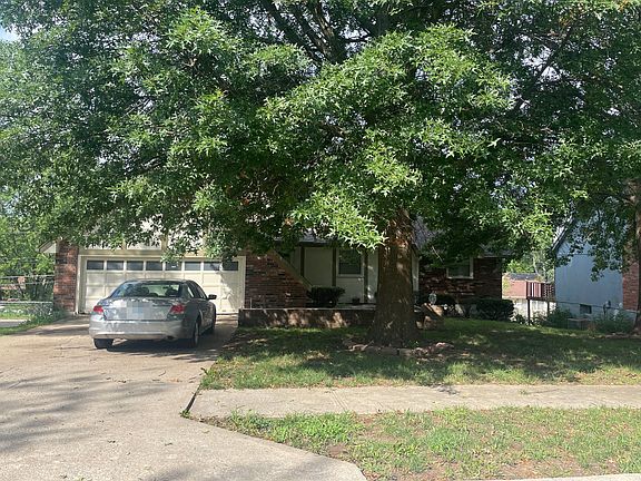 2nd image of 9604 Sycamore Ave