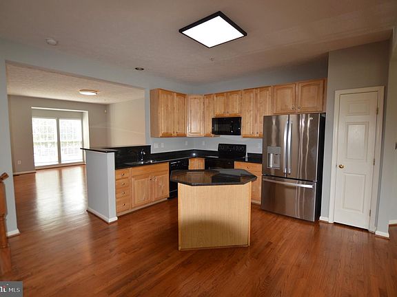 5th image of 950 Citrine Way