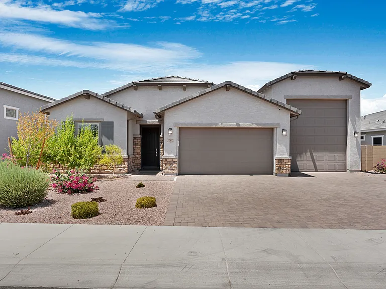 20132 W Catalina Dr — Photo 1