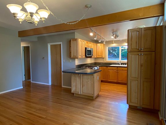 Kitchen, Laundry & 1/2 bath entry door