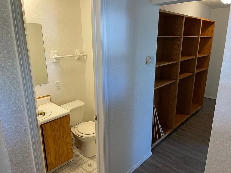 313 E Lowell St — Photo 10