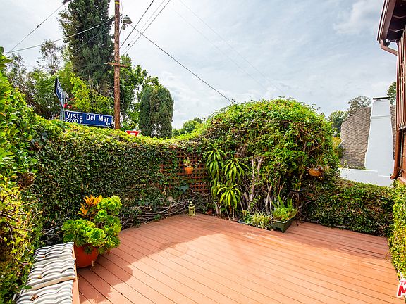 4th image of 2247 N Vista Del Mar Ave