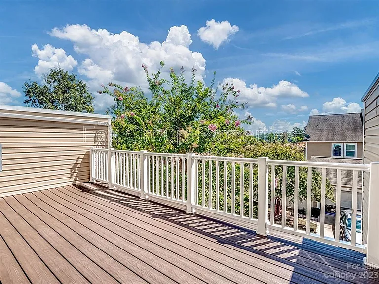 19036 Lake Breeze Dr — Photo 20