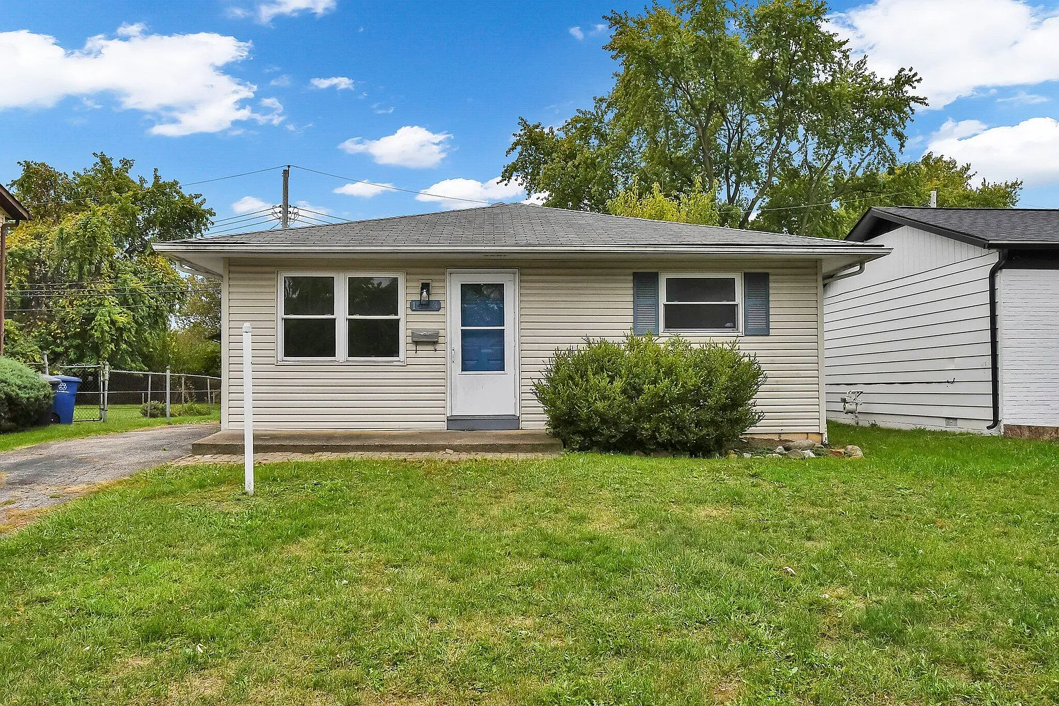 1453 Wayland Dr photo 1