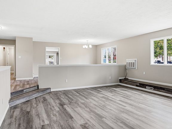 3rd image of 321 S Sanders St